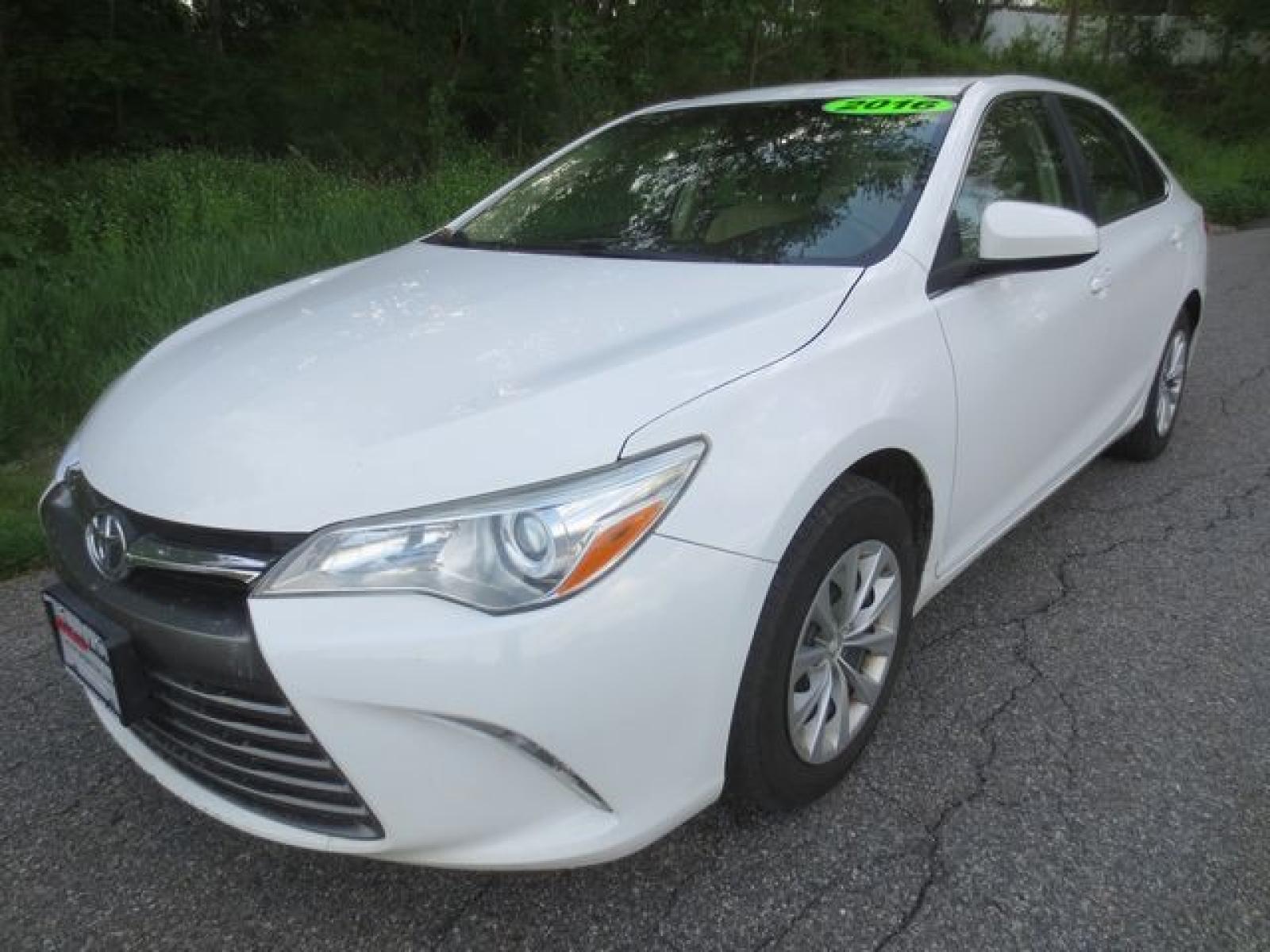 2016 White /Beige Toyota Camry LE (4T4BF1FKXGR) with an 2.5L DOHC 16V engine, Automatic transmission, located at 270 US Route 6, Mahopac, NY, 10541, (845) 621-0895, 41.349022, -73.755280 - Photo #0
